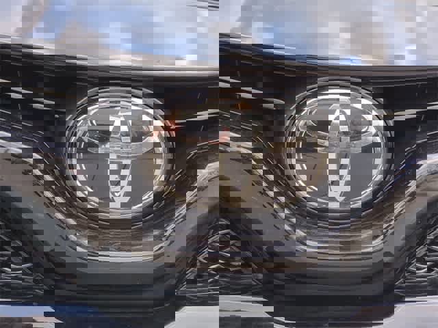 Used 2018 Toyota Camry XSE image 12