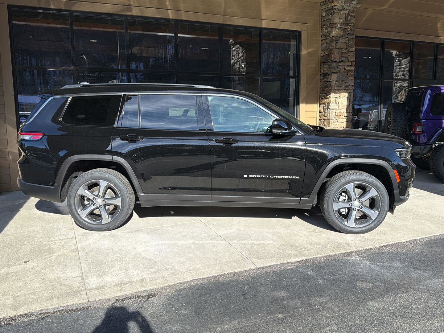 New 2025 Jeep Grand Cherokee L Limited w/ Luxury Tech Group II image 3