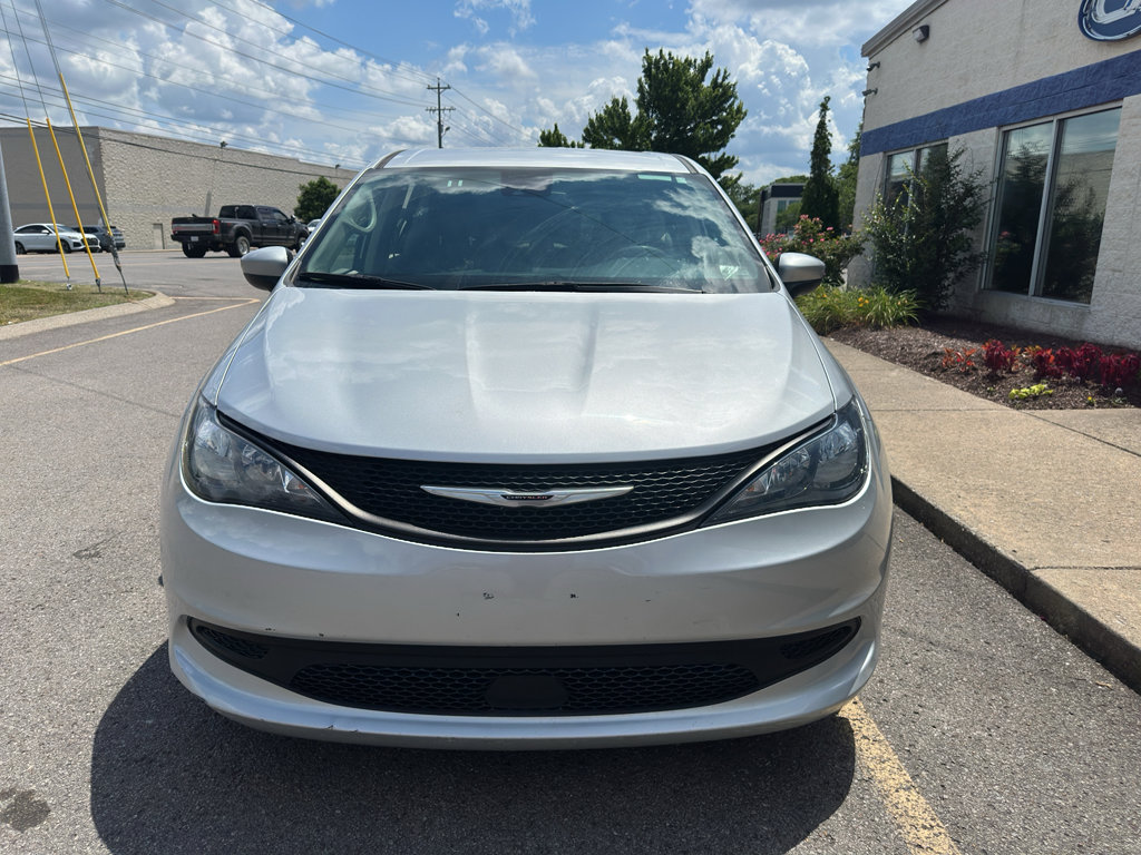 Used 2023 Chrysler Voyager LX FWD image 9
