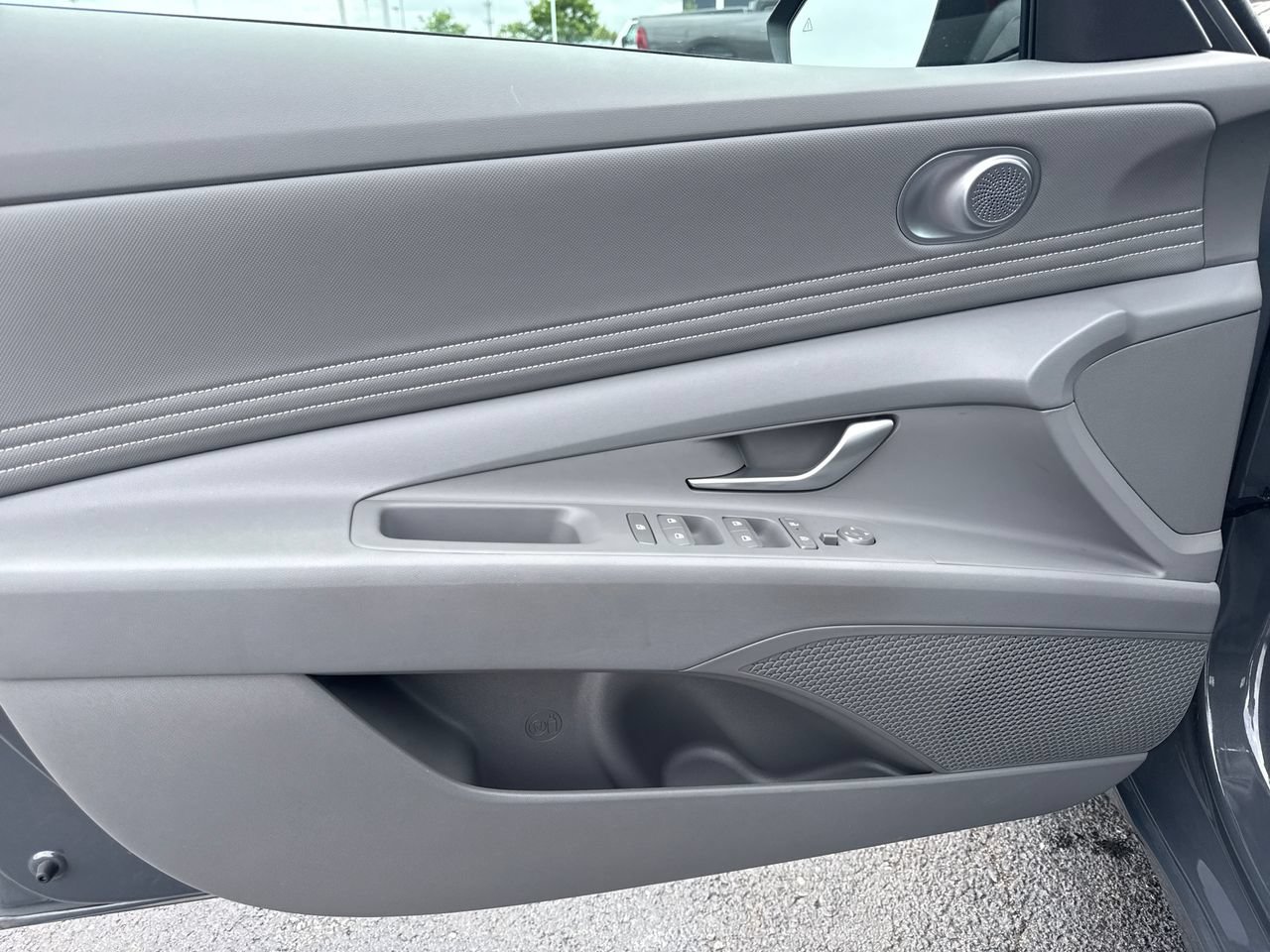 Used 2025 Hyundai Elantra Sport FWD image 14