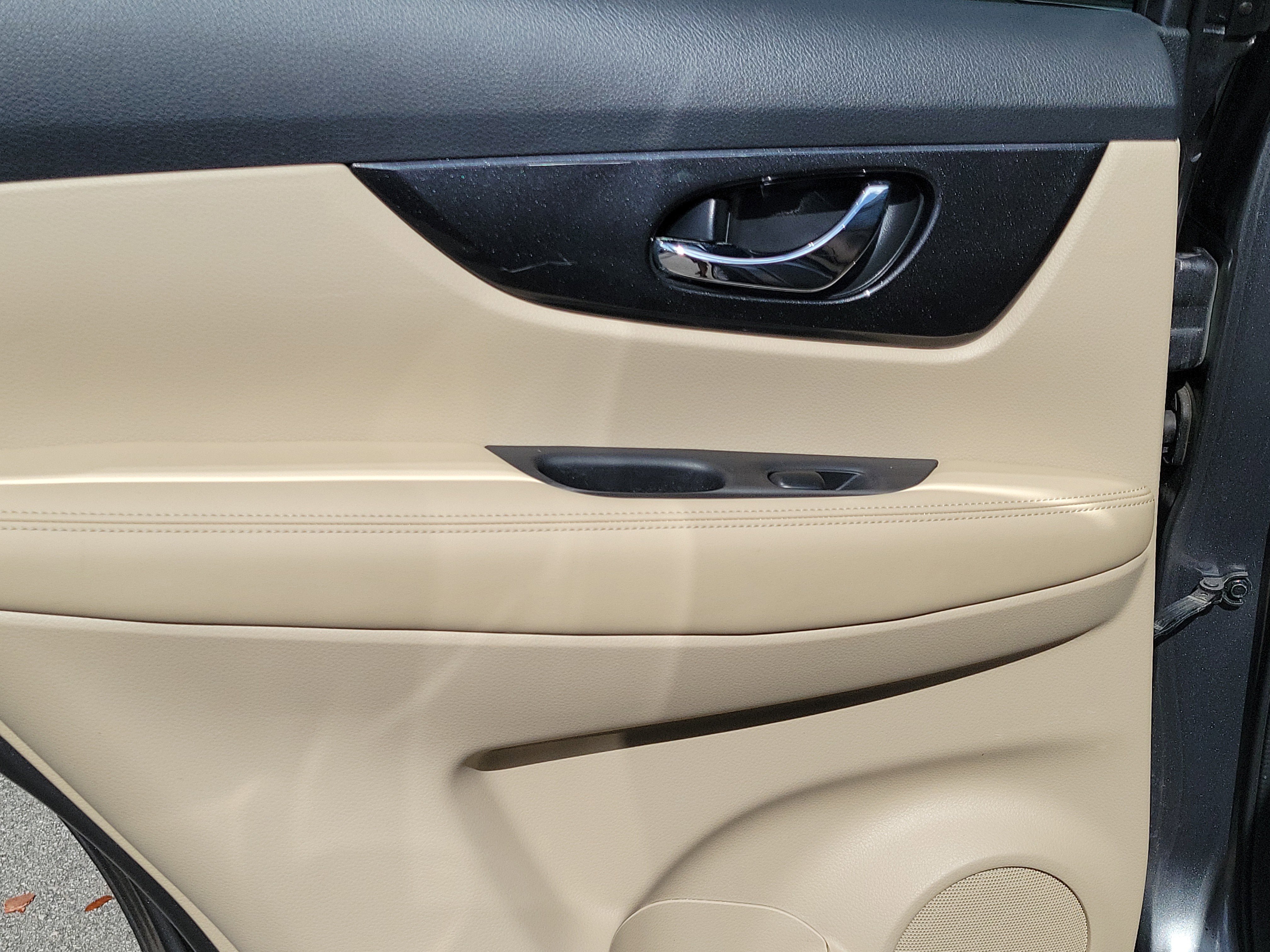 Used 2017 Nissan Rogue SV FWD image 13