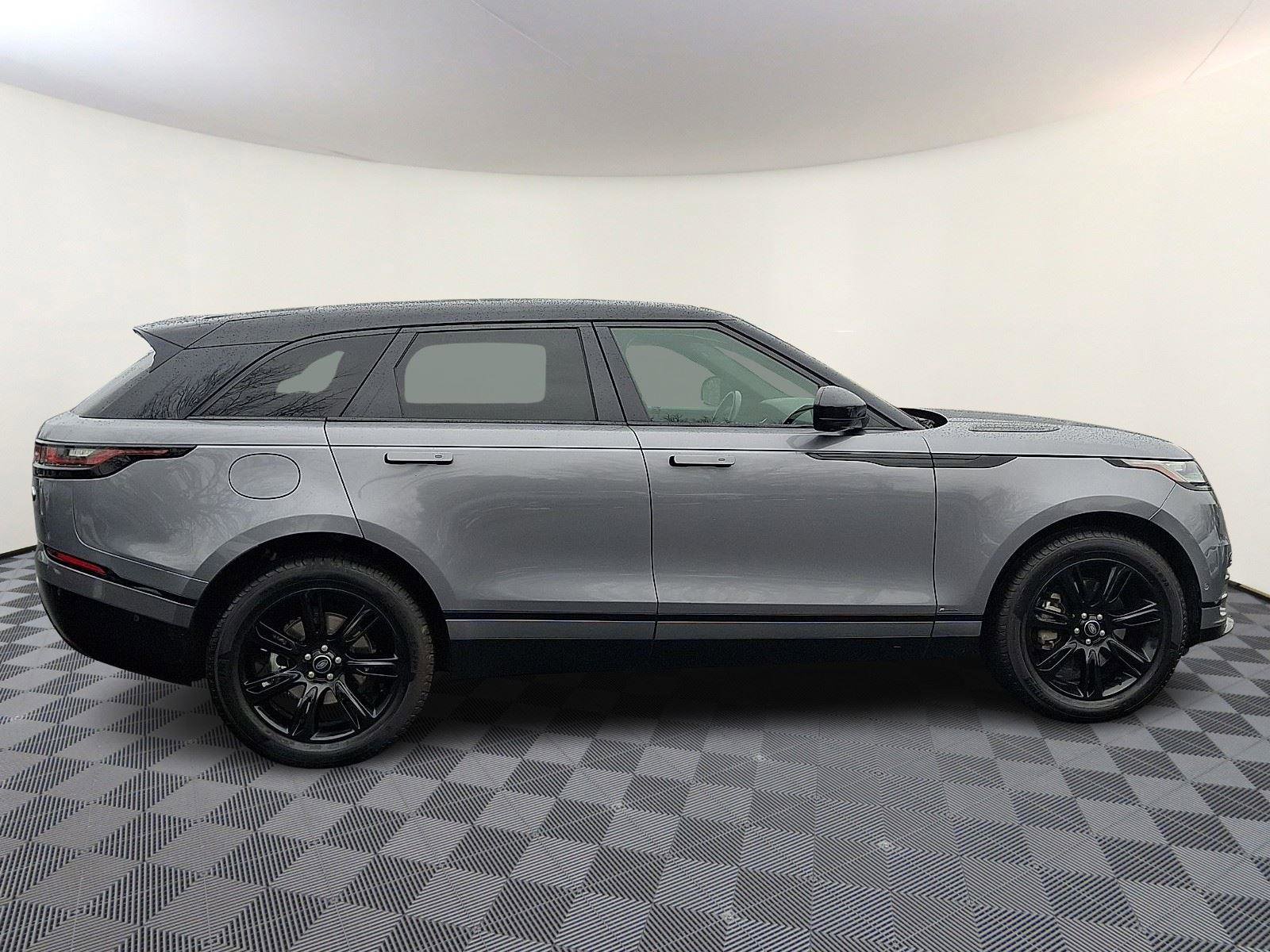 Used 2021 Land Rover Range Rover Velar R-Dynamic S image 7