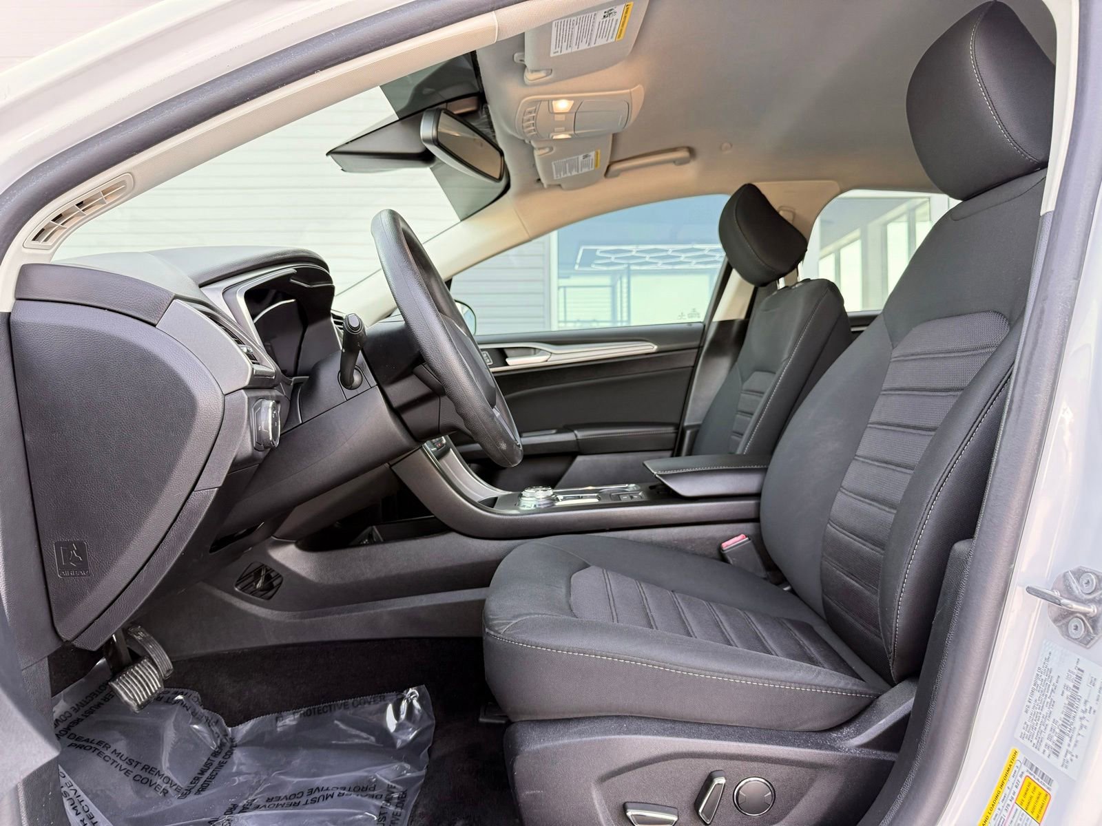 Used 2020 Ford Fusion SE FWD image 14