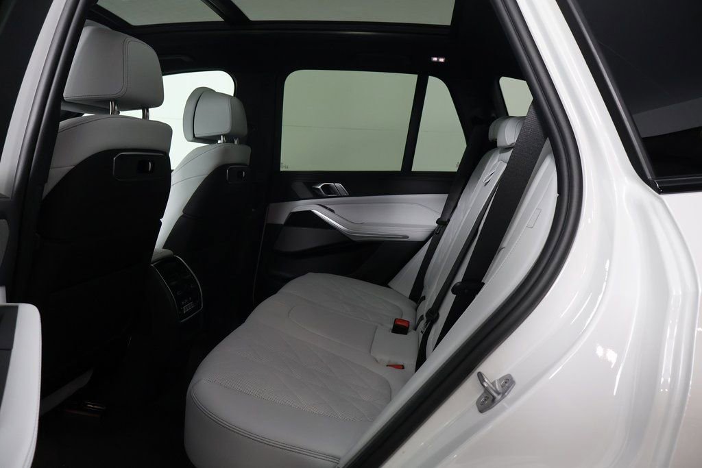 New 2026 BMW X5 xDrive40i w/ M Sport Package image 6