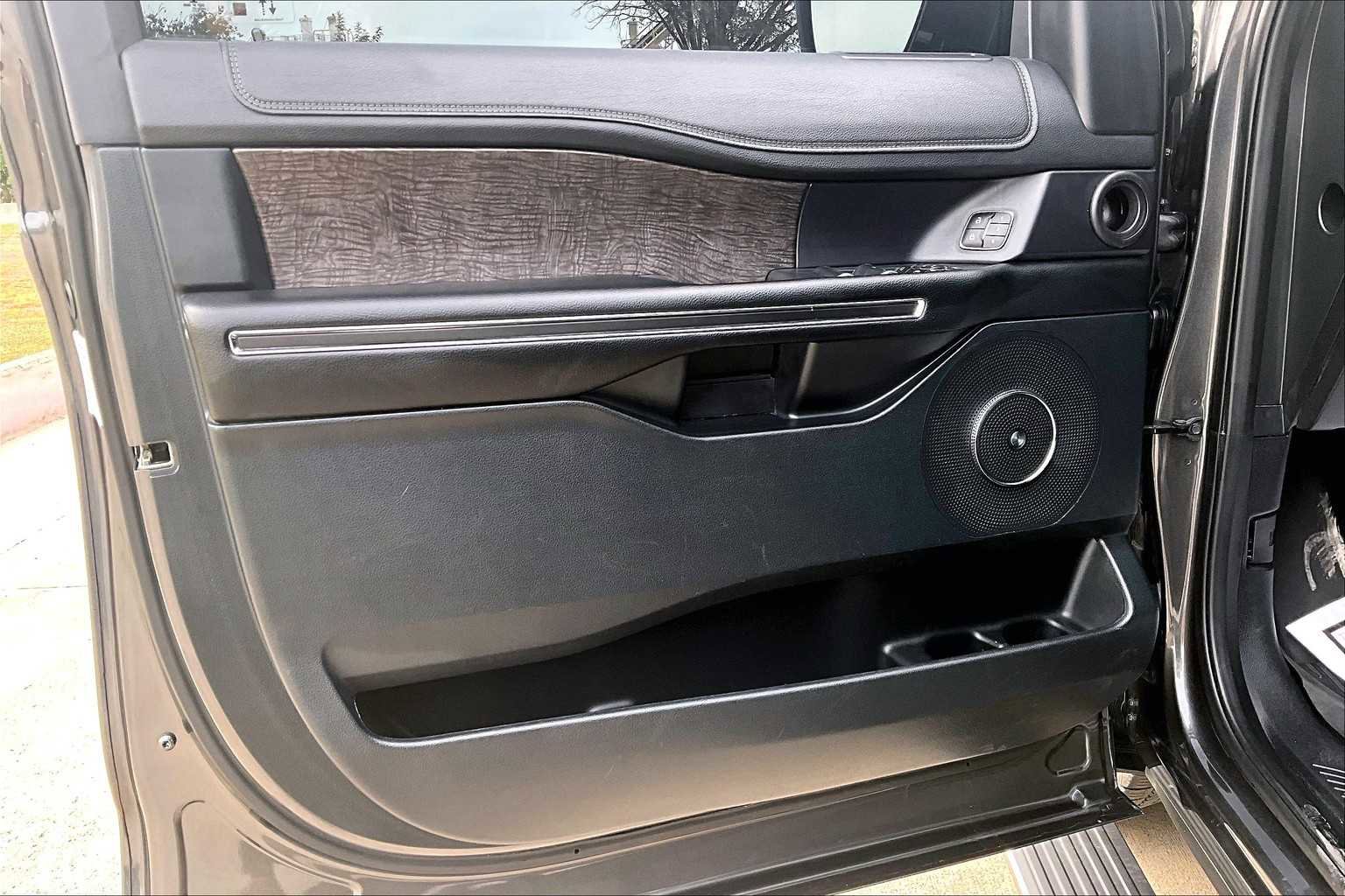 Used 2021 Ford Expedition Max Limited image 22