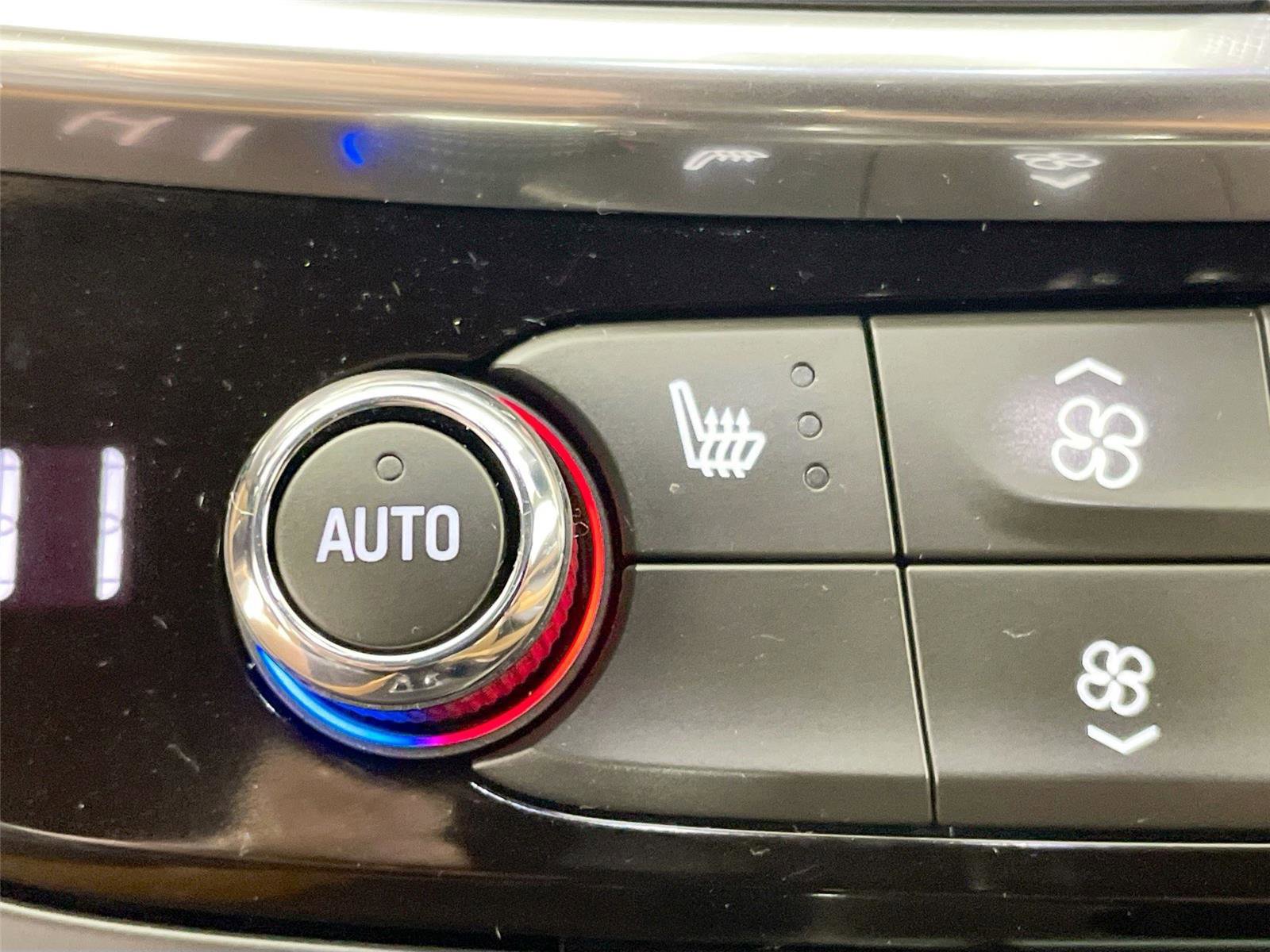 Used 2017 Buick LaCrosse Essence image 16