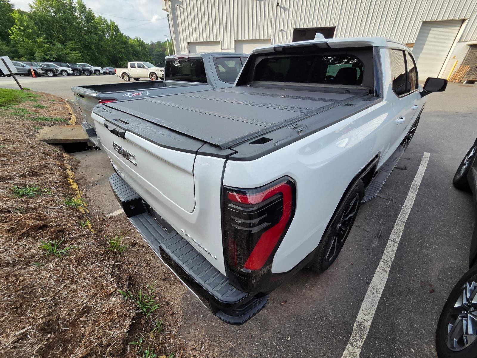 Used 2025 GMC Sierra EV Denali AWD/4WD image 7