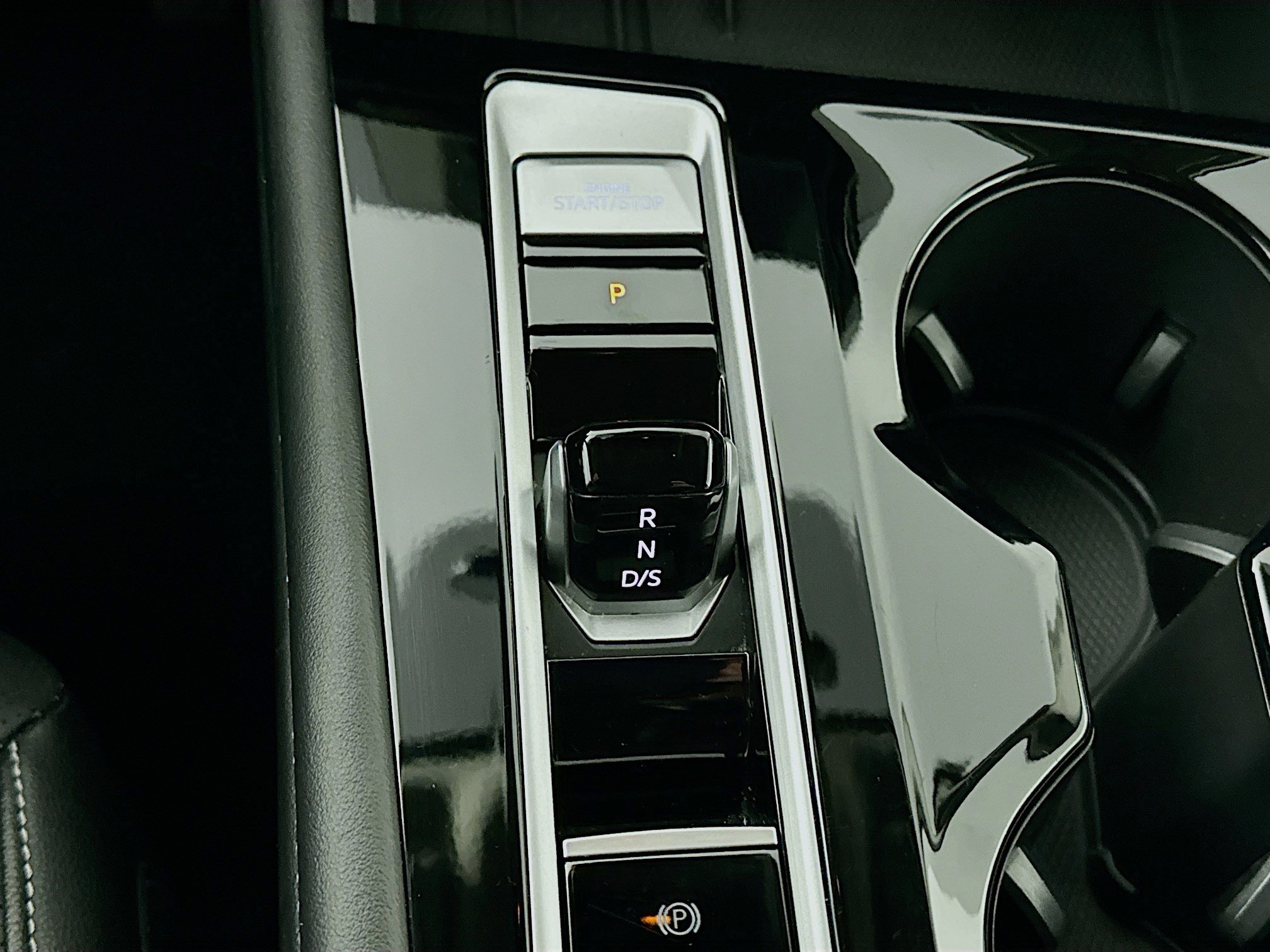 Used 2025 Volkswagen Atlas SE image 24