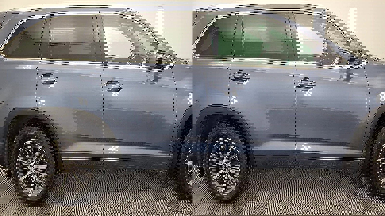 Used 2018 Toyota Highlander XLE image 5