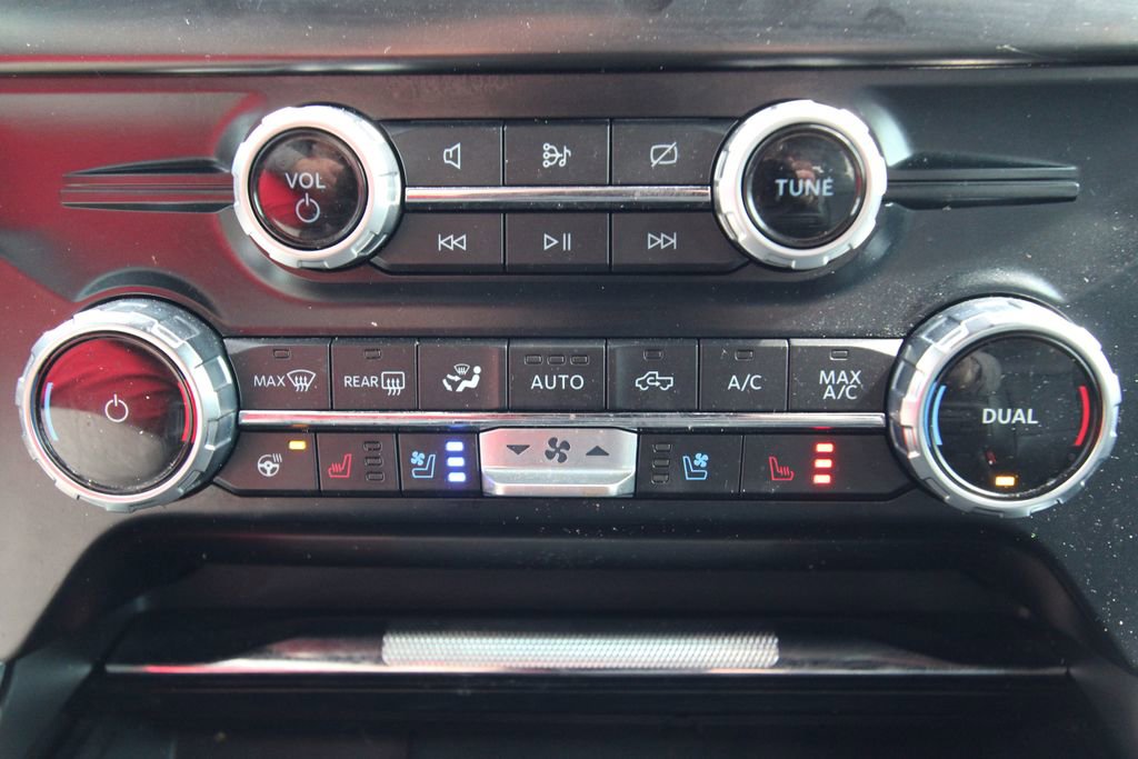 Used 2023 Ford F150 Lariat w/ Equipment Group 502A High image 24