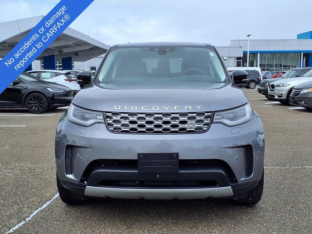 Used 2024 Land Rover Discovery S image 2