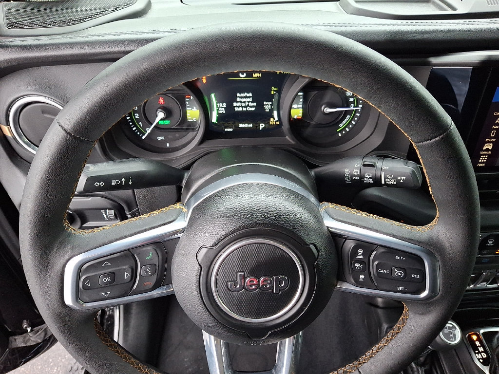 Certified 2024 Jeep Wrangler Unlimited Sahara w/ Technology Group AWD/4WD image 19
