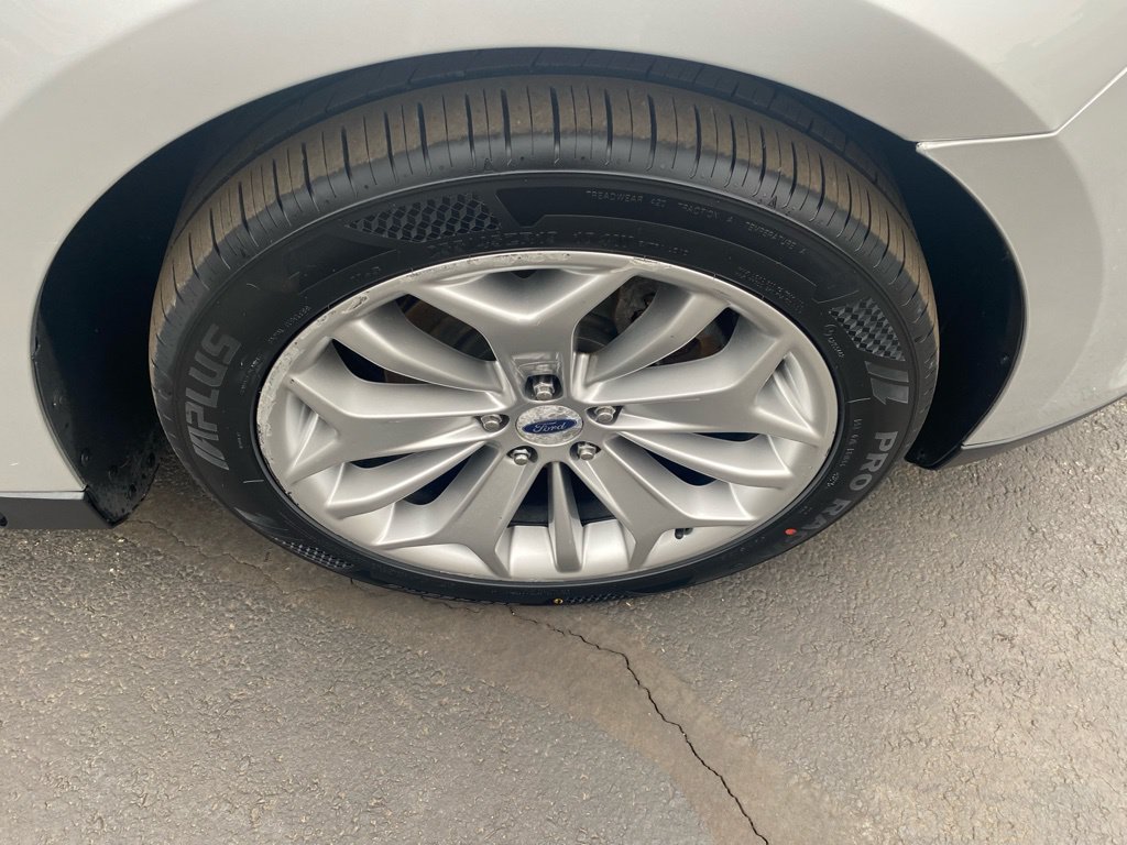 Used 2018 Ford Taurus Limited FWD image 25