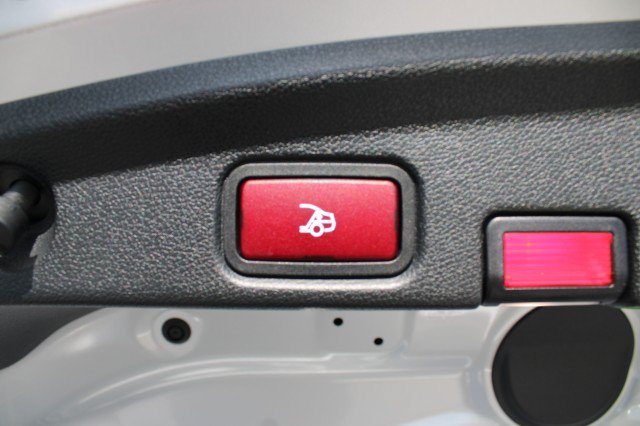 Used 2018 Mercedes-Benz E 400 4MATIC Cabriolet image 12