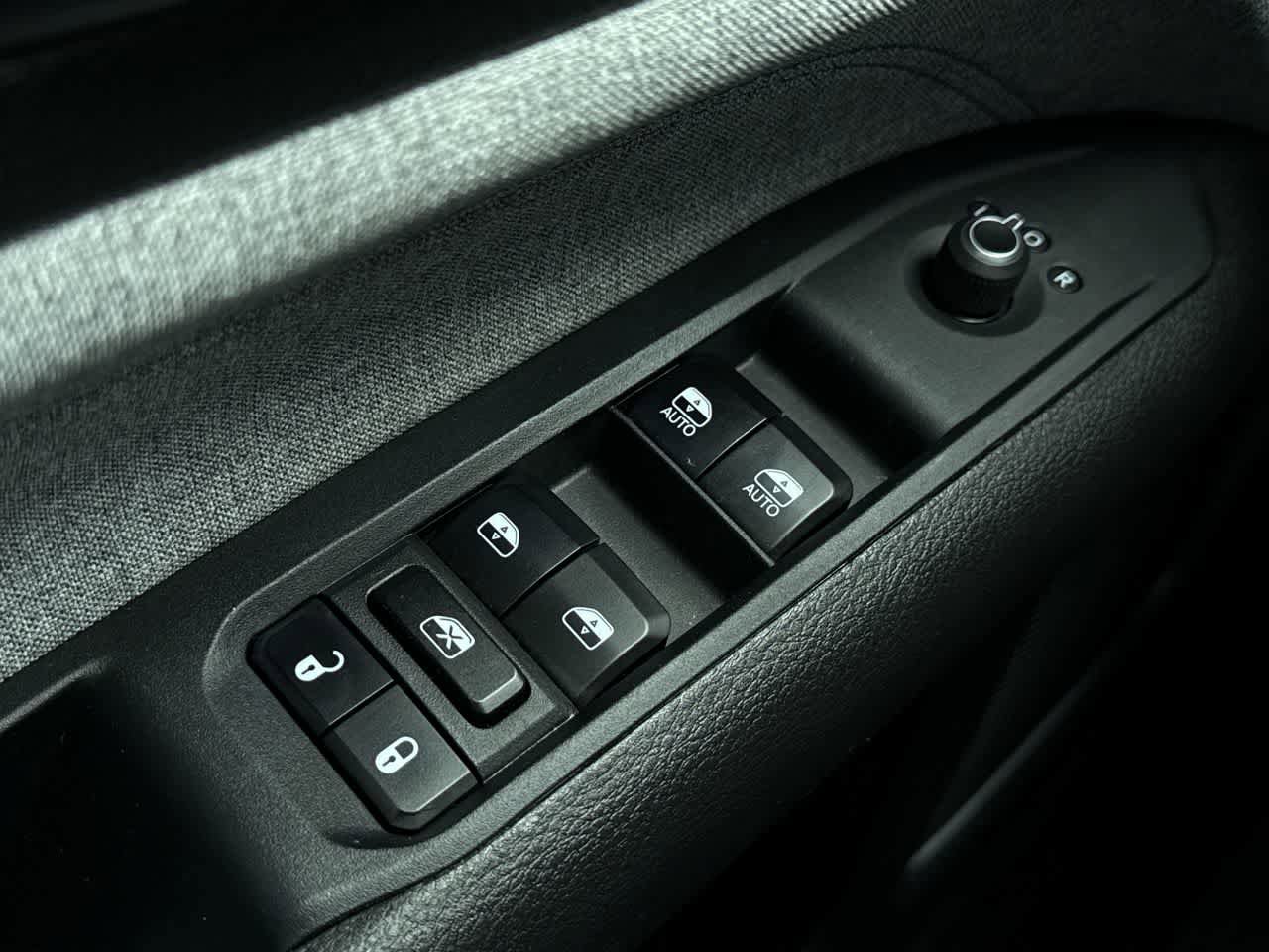 Used 2025 Jeep Compass Sport image 22