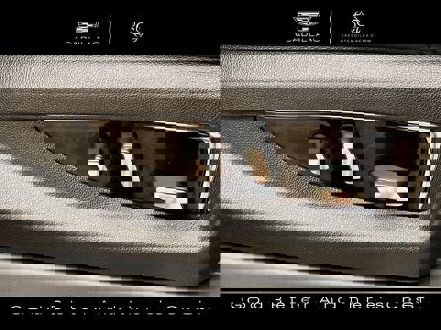 Used 2020 Cadillac Escalade Premium Luxury RWD image 24