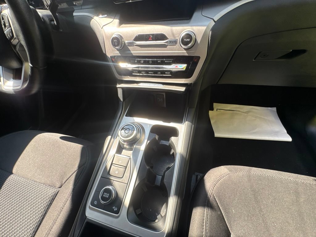 Used 2023 Ford Explorer XLT AWD/4WD image 12