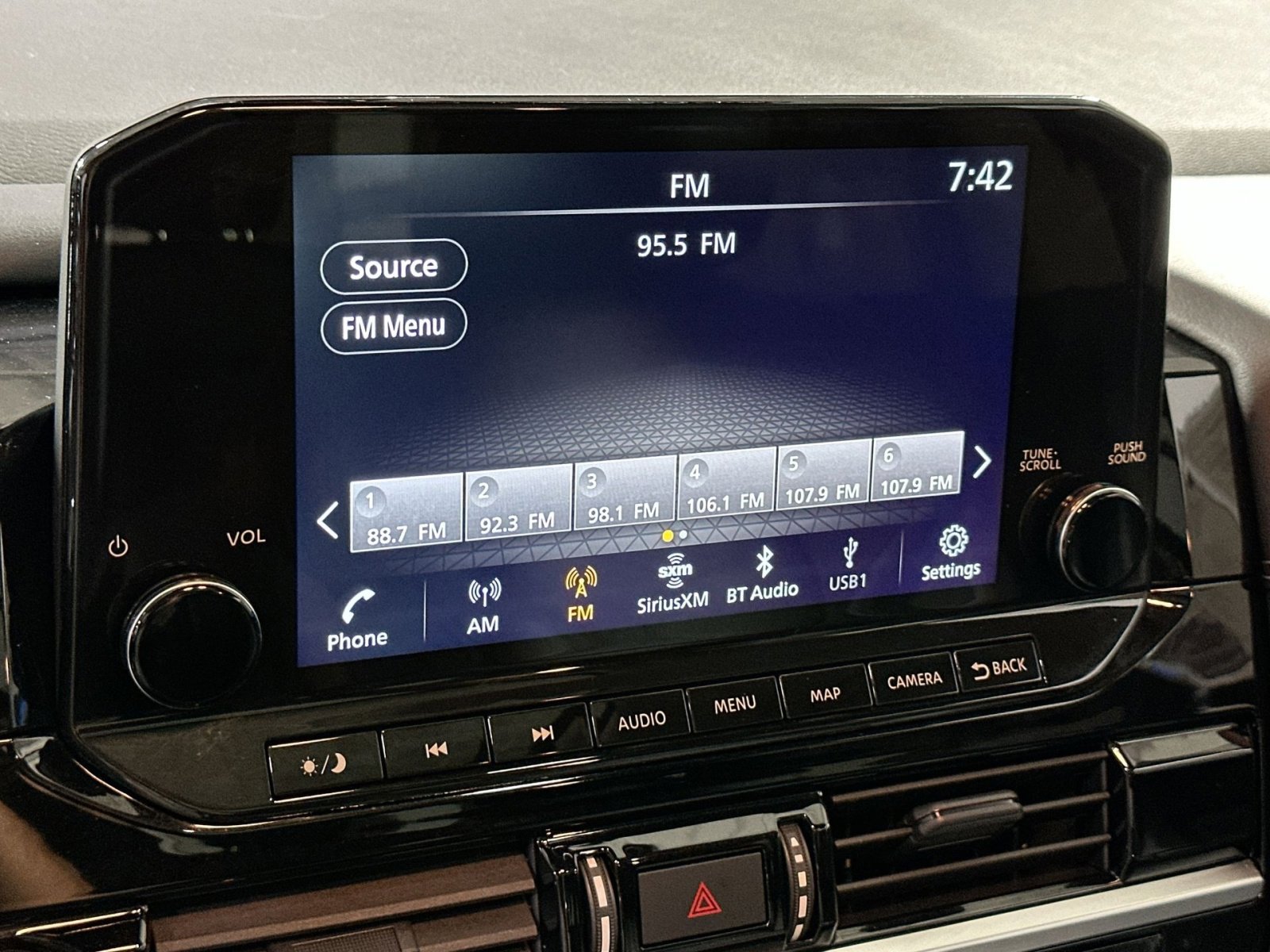 Used 2023 Nissan Pathfinder Platinum image 23