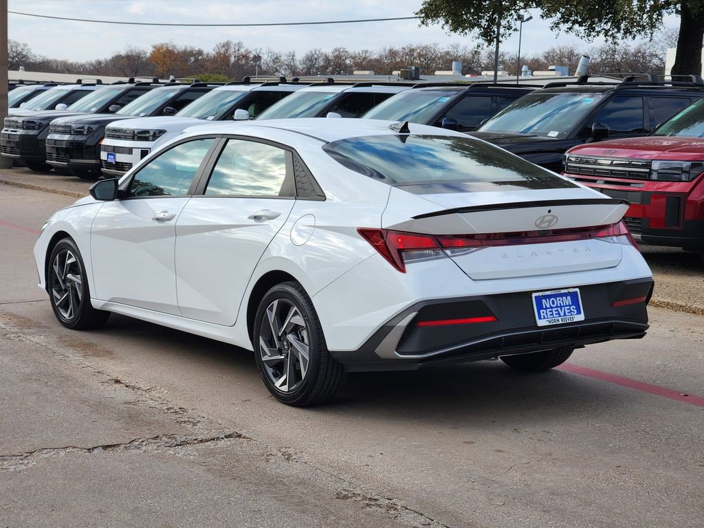 Used 2025 Hyundai Elantra Sport image 7
