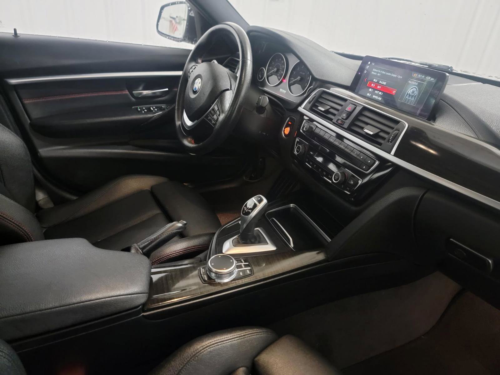 Used 2018 BMW 330i xDrive Sedan w/ Convenience Package image 26
