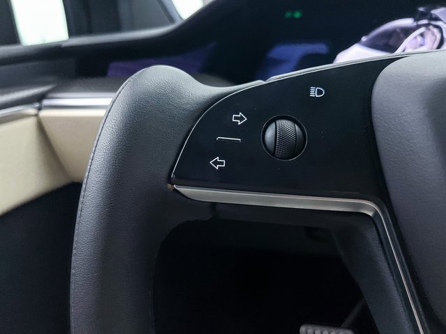 Used 2022 Tesla Model X Plaid image 32