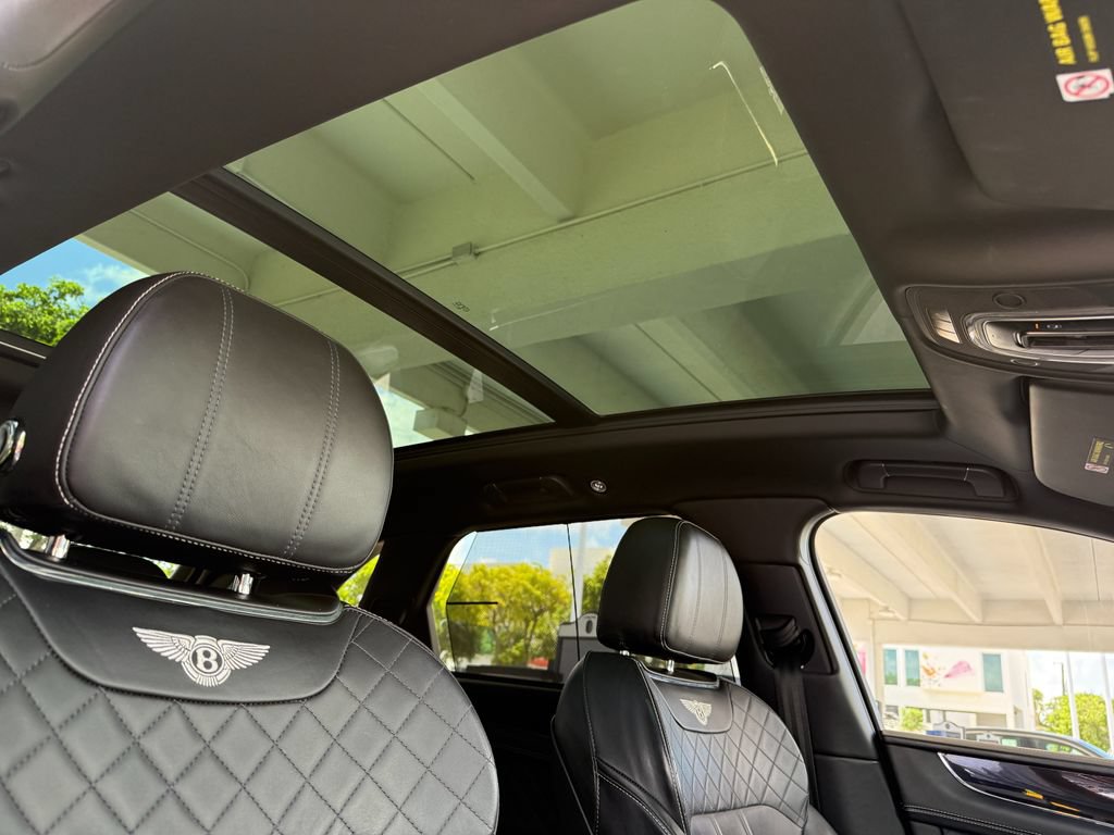 Used 2018 Bentley Bentayga AWD/4WD image 18