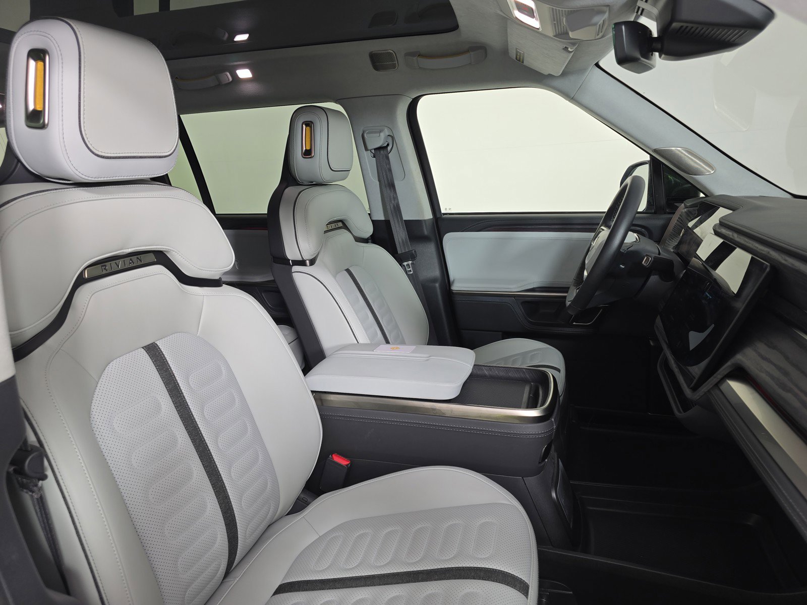 Used 2024 Rivian R1S Adventure AWD/4WD image 24