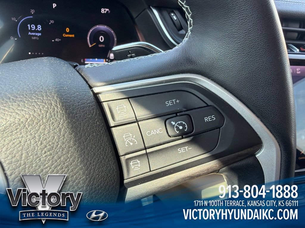 Used 2022 Jeep Grand Cherokee L Limited w/ Luxury Tech Group II AWD/4WD image 16