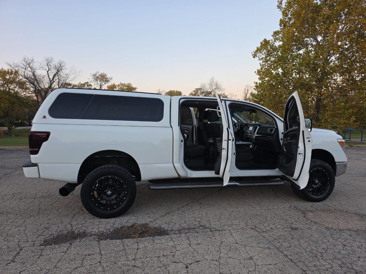 Used 2016 Nissan Titan SV AWD/4WD image 18