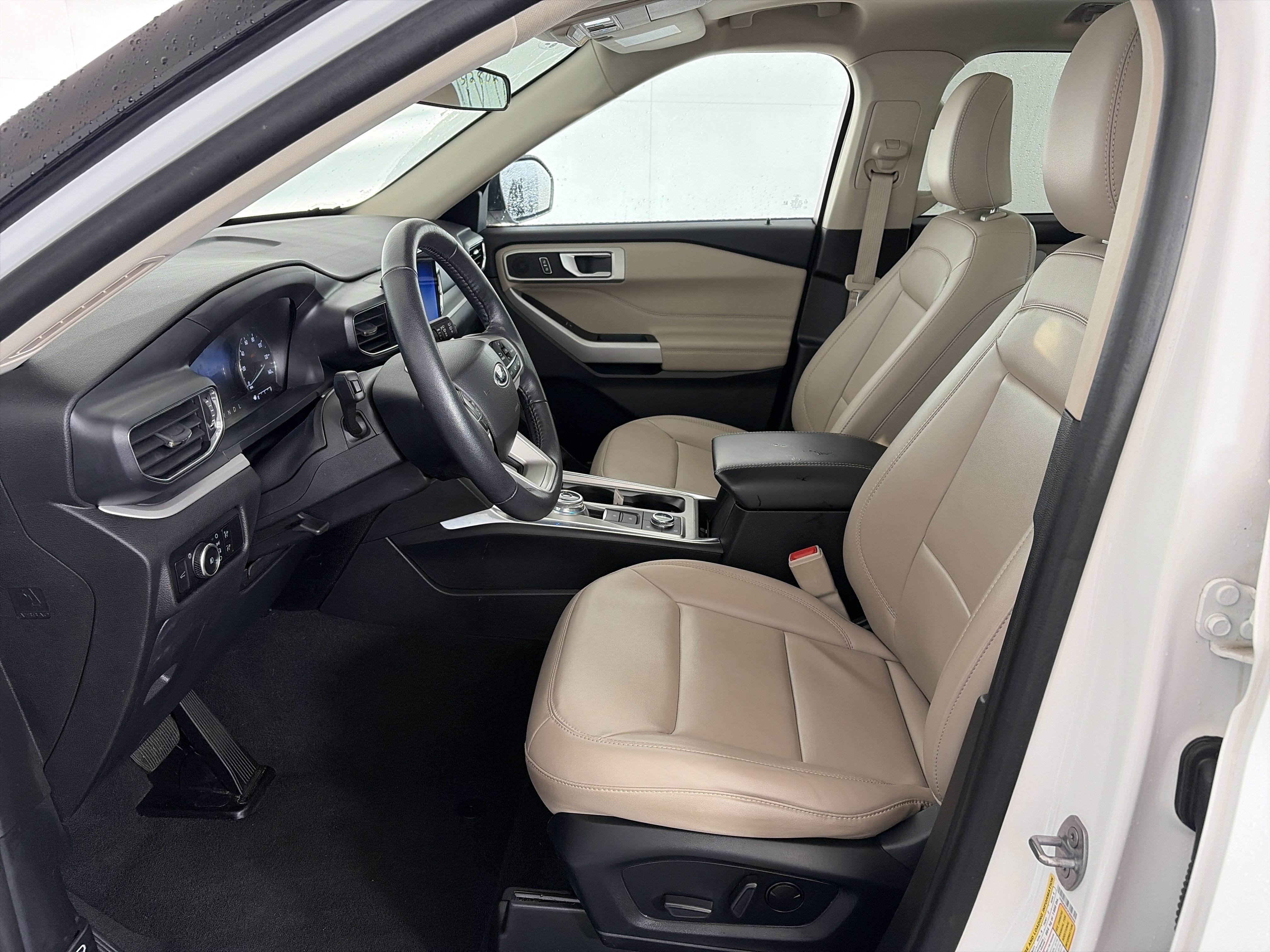 Used 2023 Ford Explorer XLT w/ Equipment Group 202A AWD/4WD image 6
