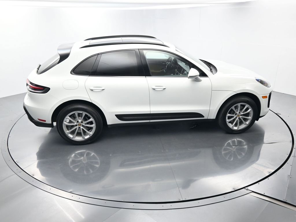 Certified 2022 Porsche Macan AWD/4WD image 41