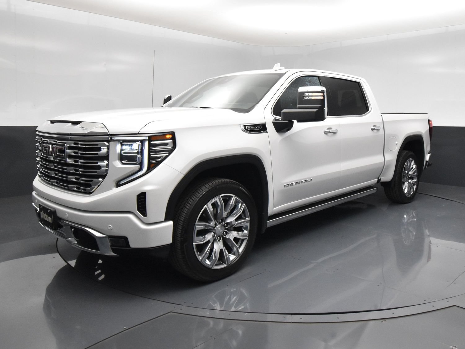 Used 2024 GMC Sierra 1500 Denali w/ Denali Reserve Package AWD/4WD image 2