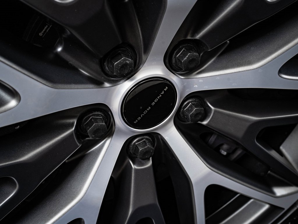 New 2026 Land Rover Range Rover Sport SV image 8