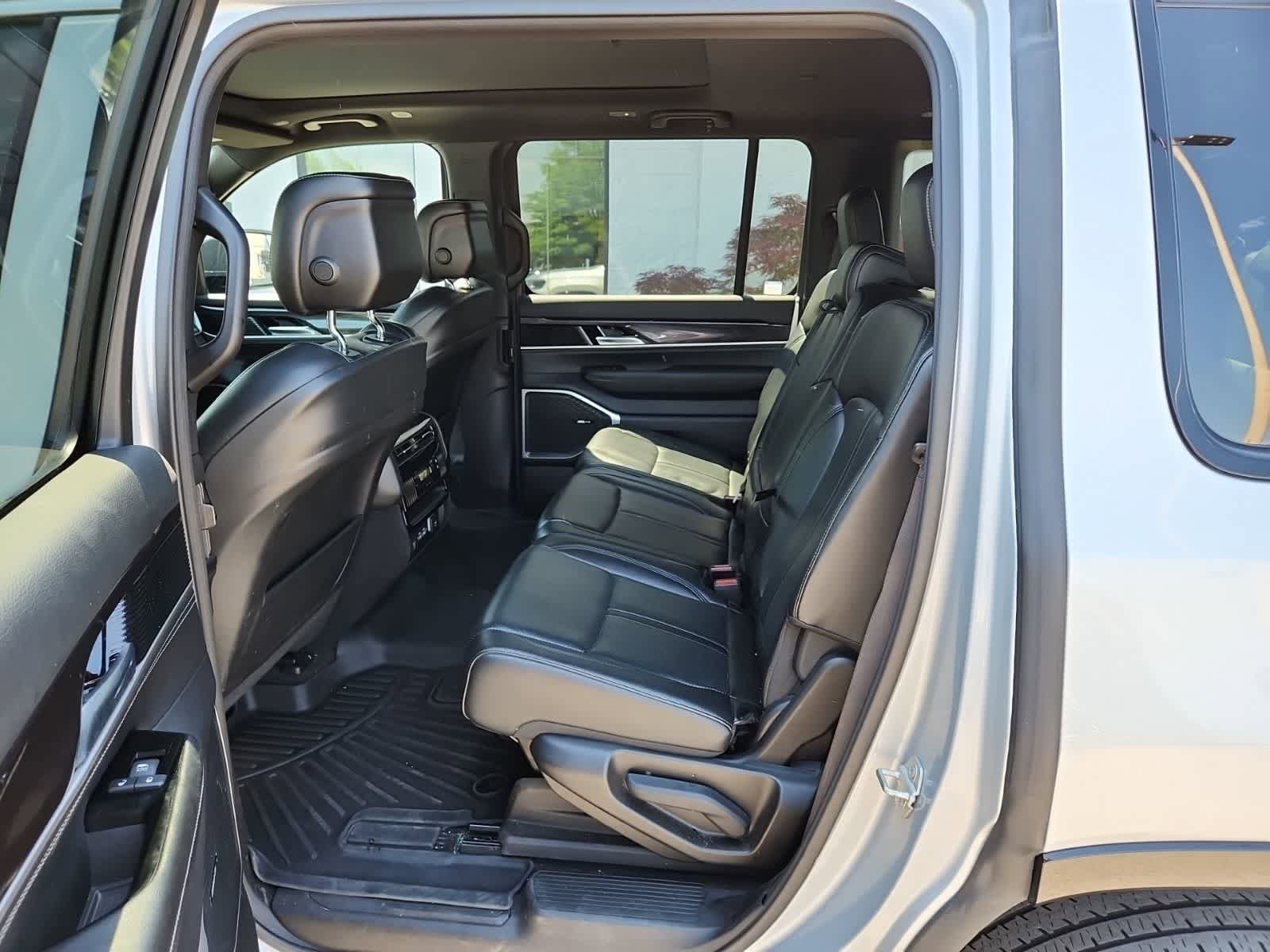 Used 2024 Jeep Wagoneer 4WD w/ Premium Group I image 26