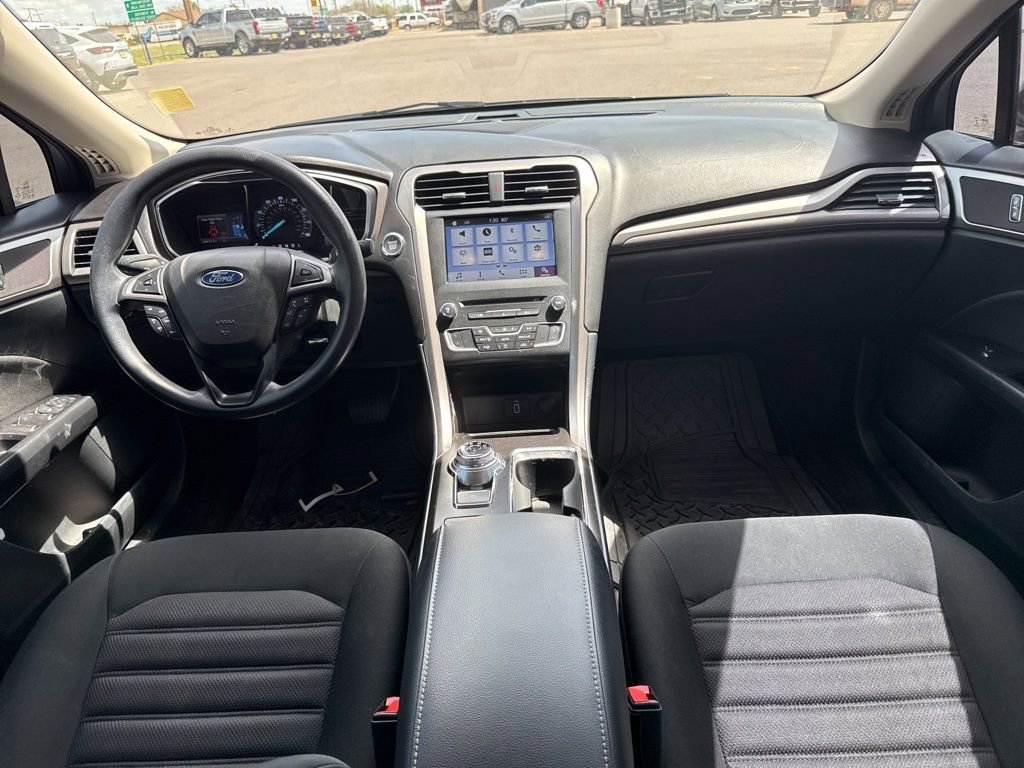 Used 2017 Ford Fusion SE w/ Fusion SE Technology Package FWD image 23