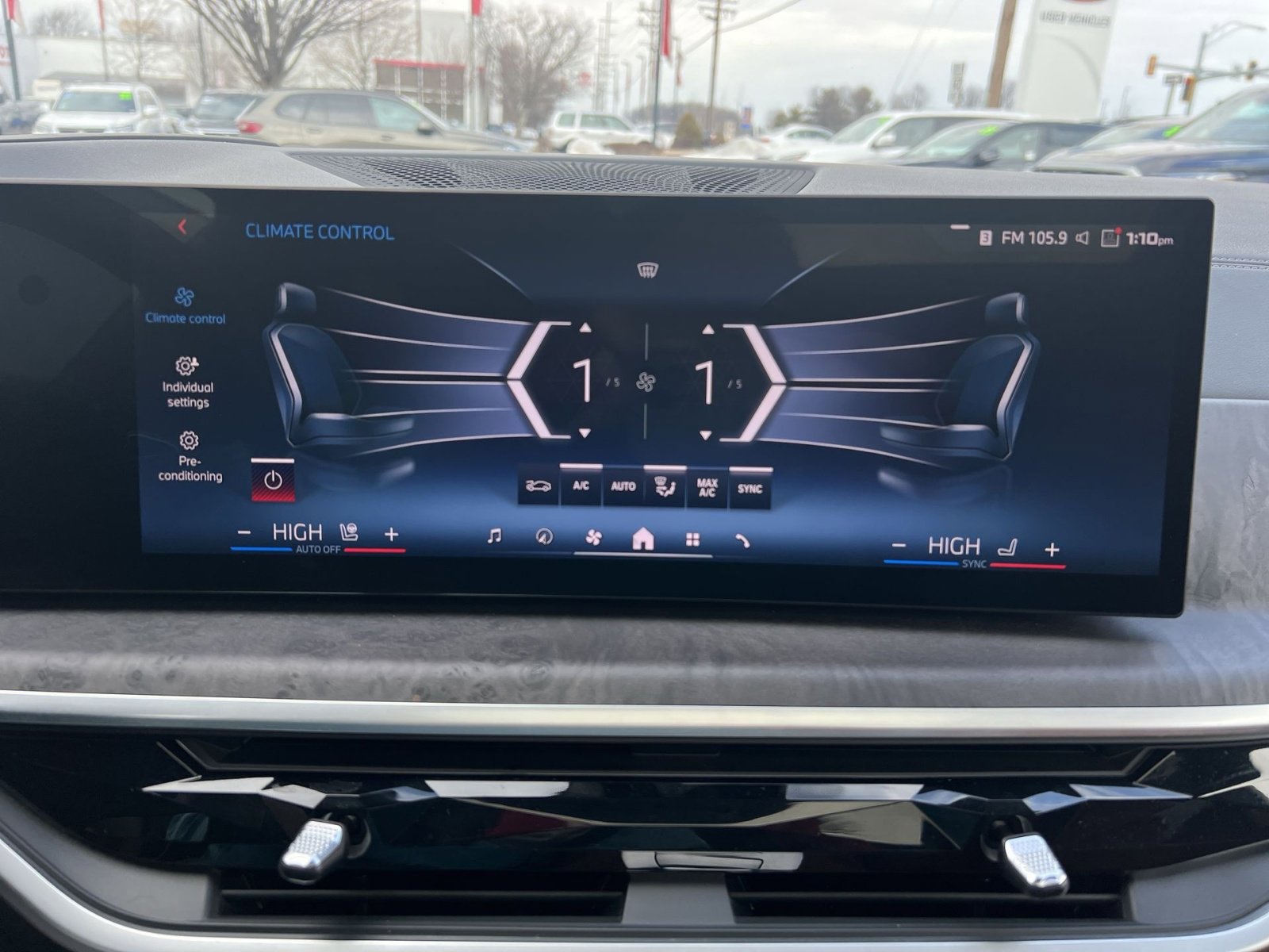 Used 2024 BMW X7 M60i w/ Executive Package image 21