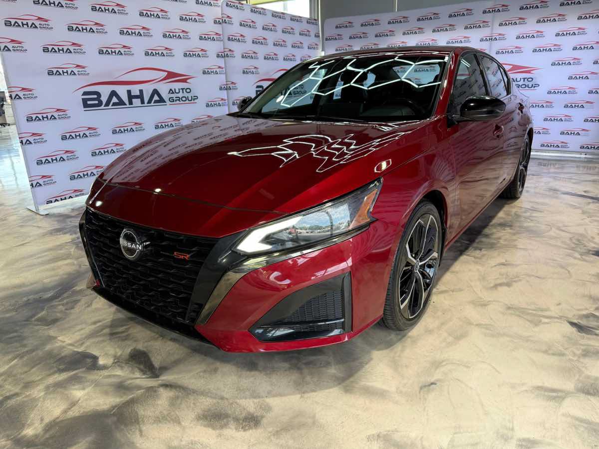 Used 2023 Nissan Altima 2.5 SR w/ SR Premium Package FWD image 2