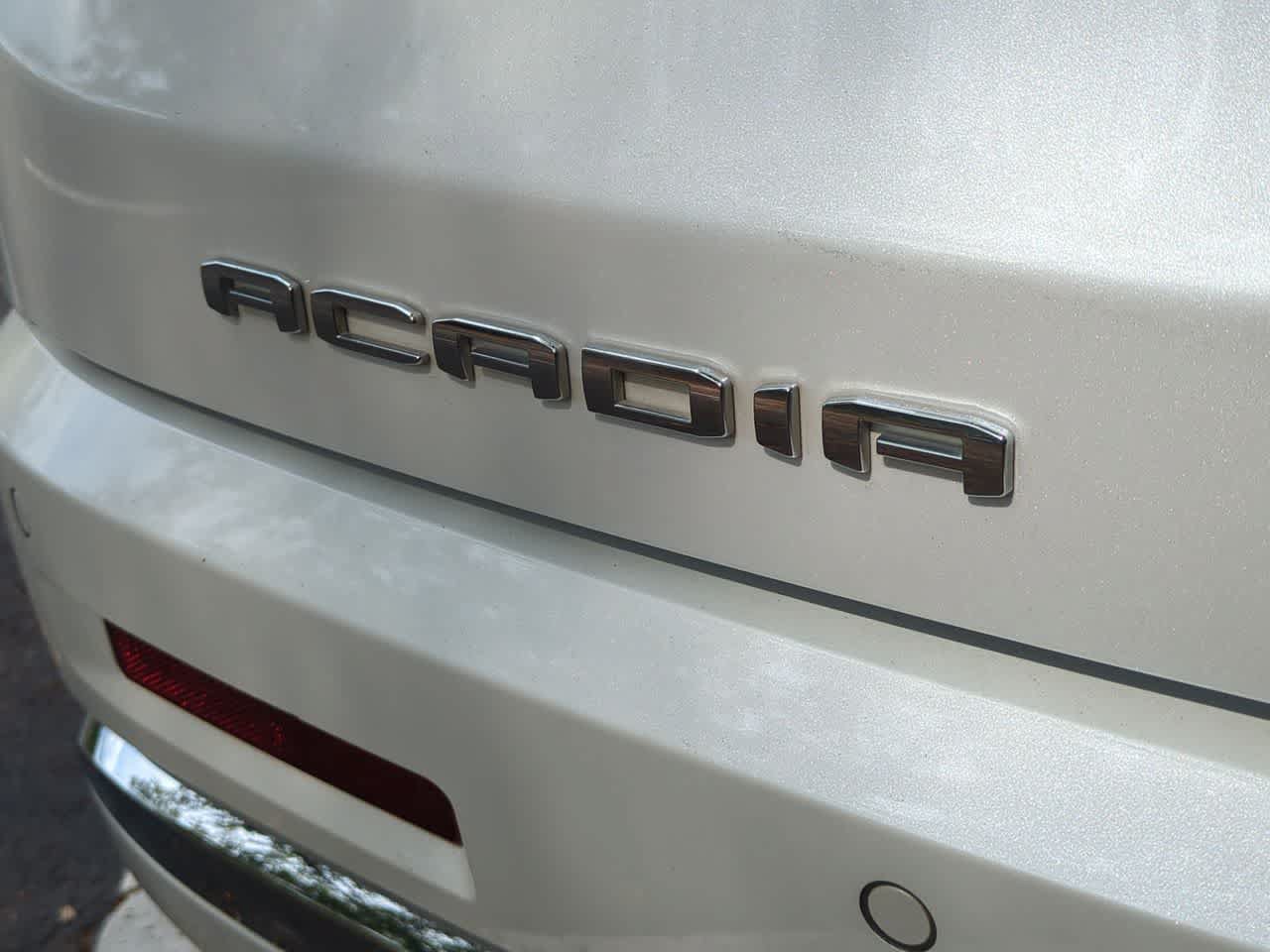 Used 2022 GMC Acadia Denali w/ Denali Technology Package FWD image 13