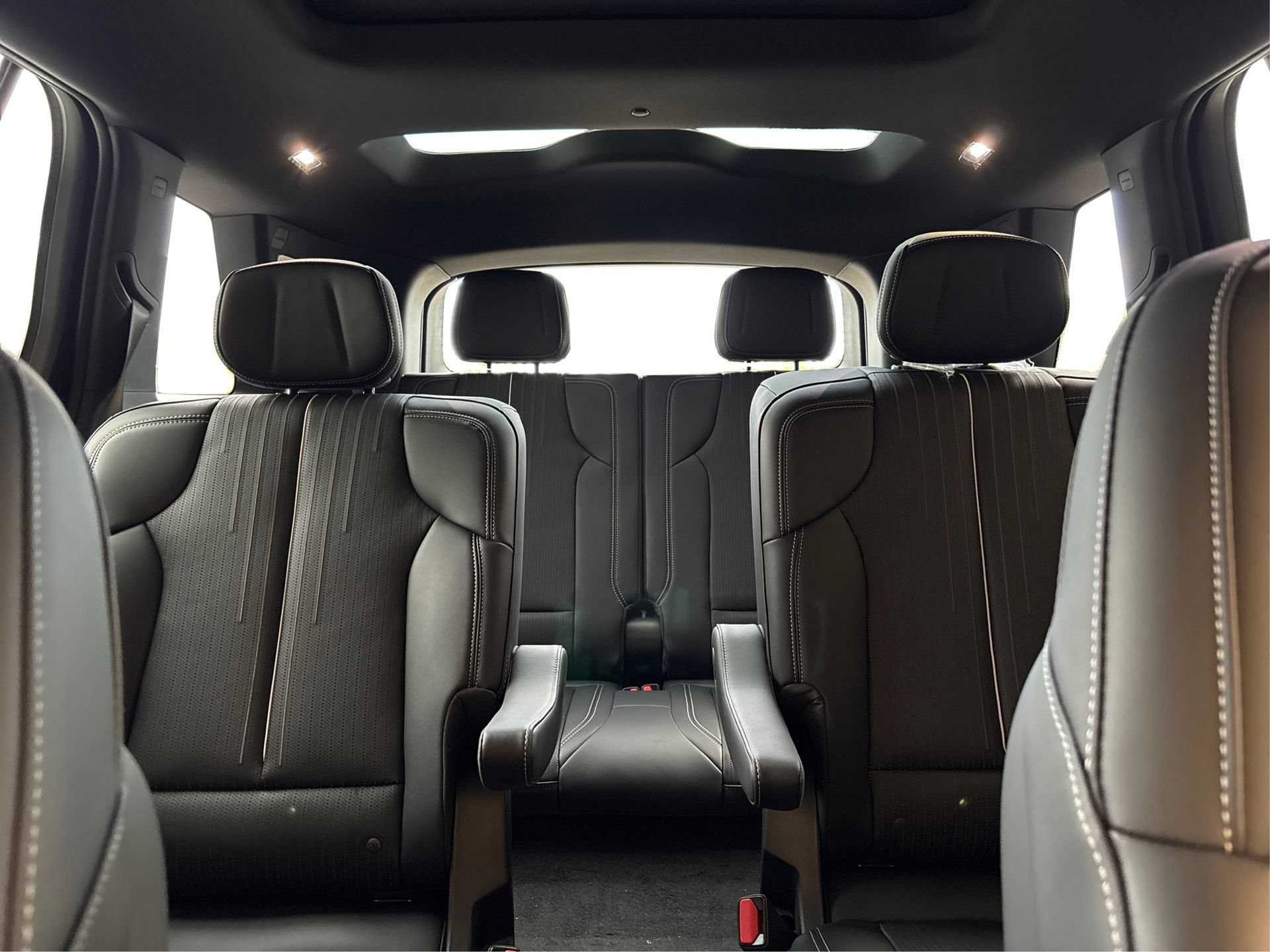 New 2027 Cadillac Vistiq Sport AWD/4WD image 16