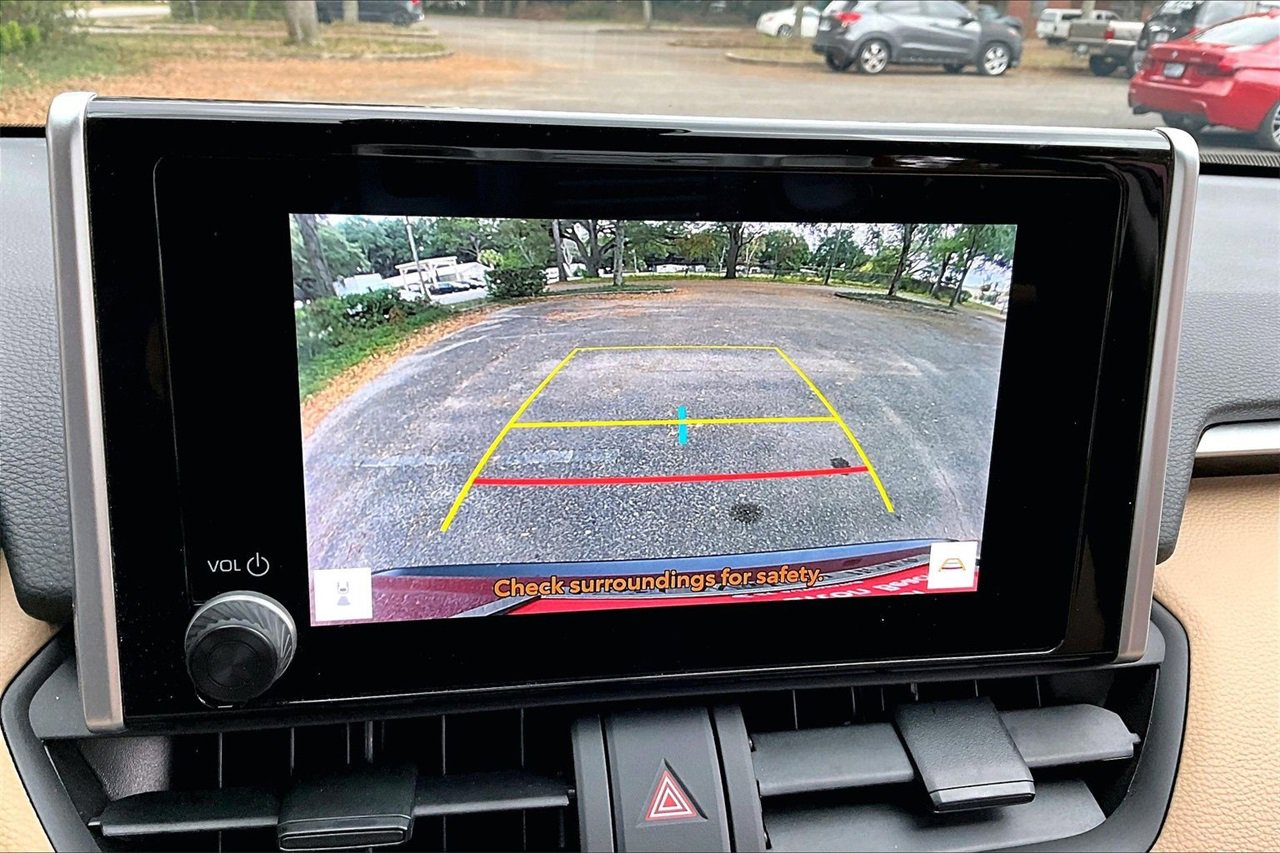 Used 2023 Toyota RAV4 LE image 13