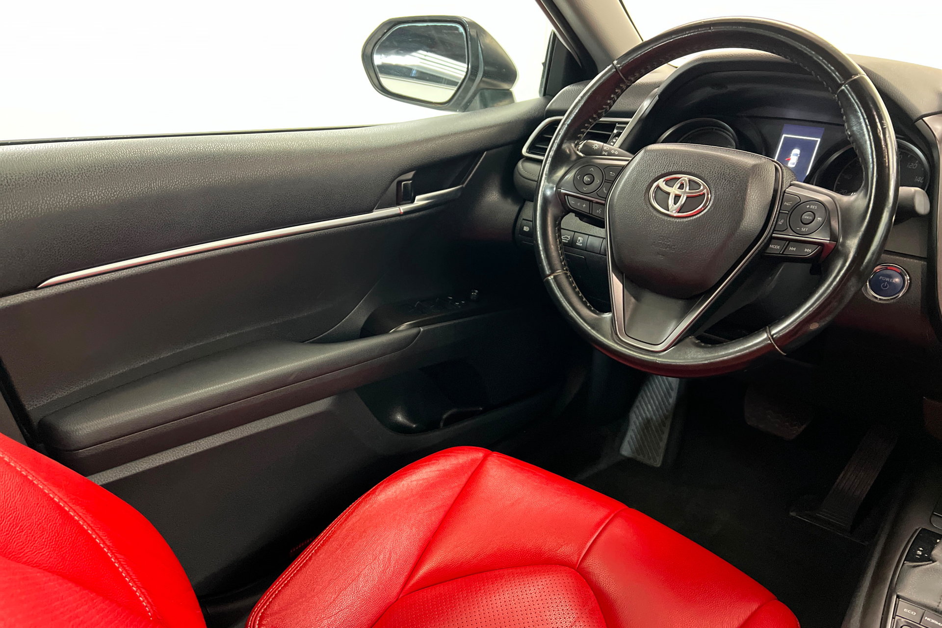 Used 2023 Toyota Camry SE w/ Audio Upgrade Package FWD image 11