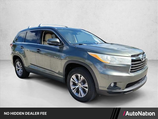 Used 2014 Toyota Highlander XLE FWD image 1