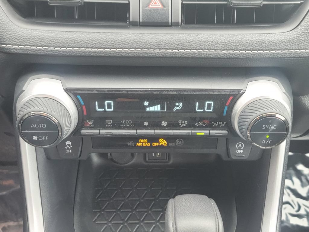 Used 2025 Toyota RAV4 XLE AWD/4WD image 26