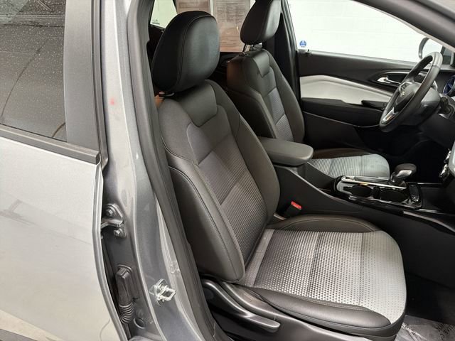 Certified 2025 Chevrolet Trax LT w/ LT Convenience Package FWD image 18