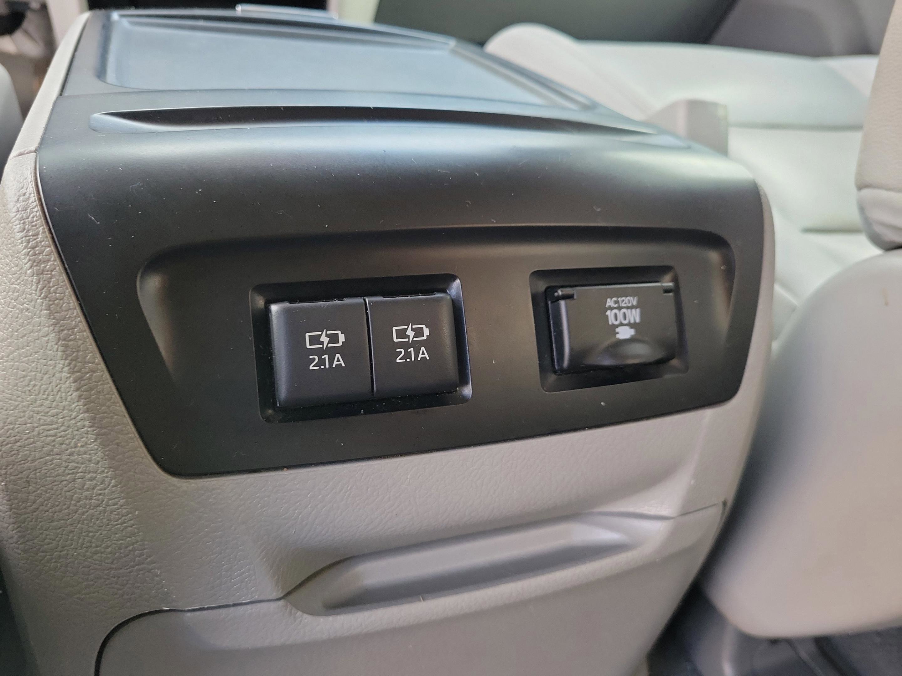 Used 2020 Toyota Sienna XLE image 23