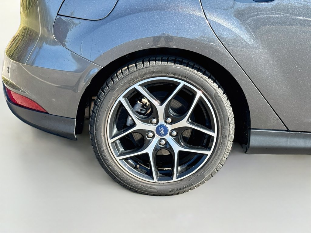 Used 2018 Ford Focus SEL FWD image 9