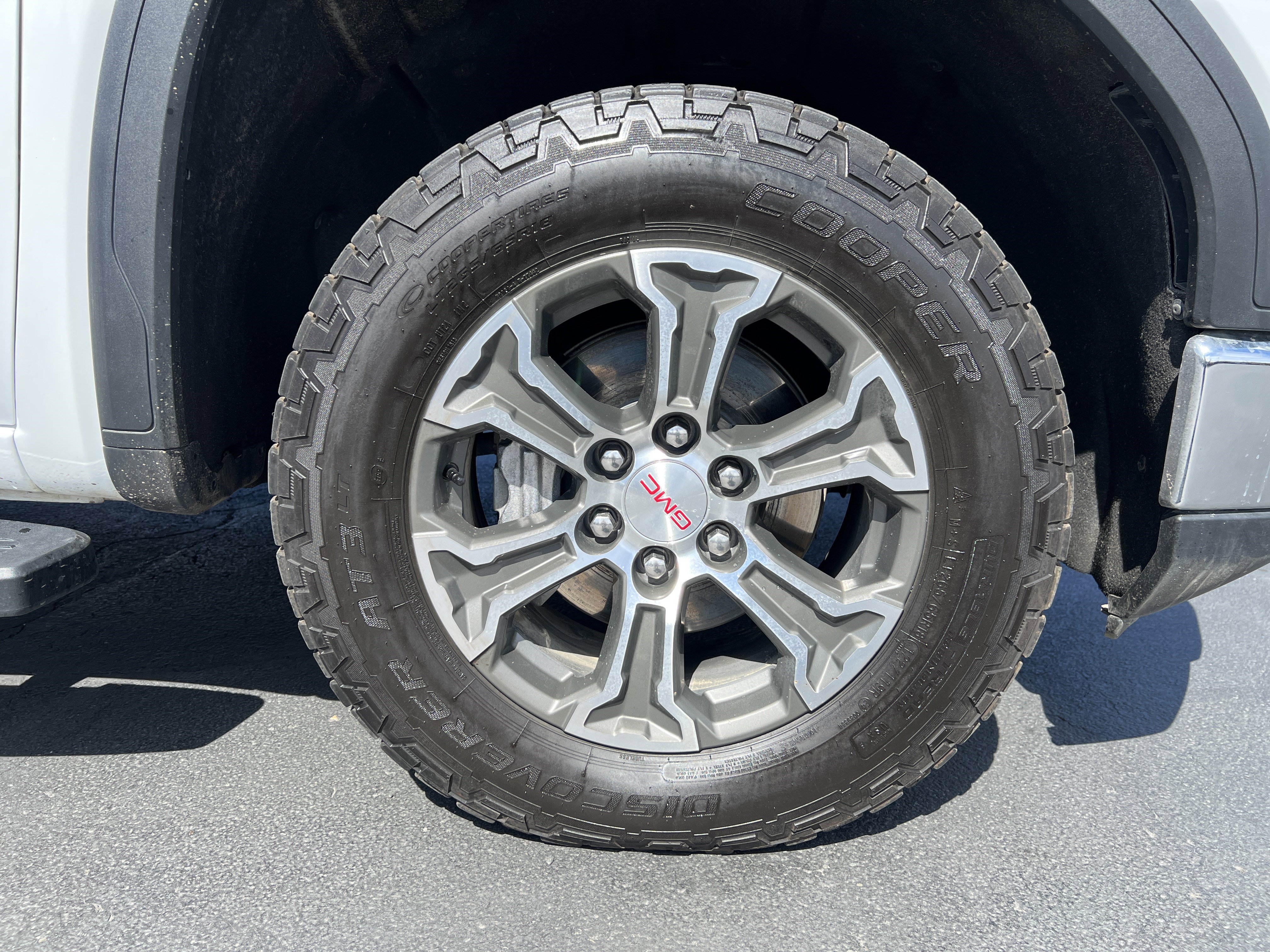 Used 2022 GMC Sierra 1500 SLT w/ X31 Off-Road Package AWD/4WD image 11