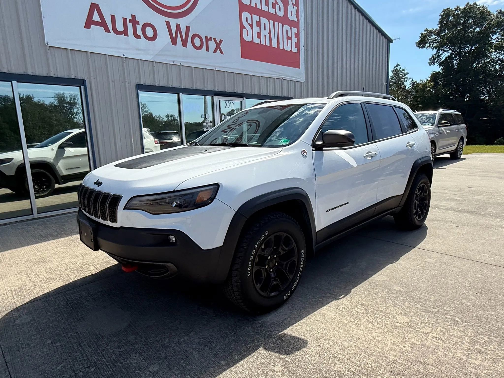 Used 2019 Jeep Cherokee Trailhawk w/ Comfort/Convenience Group image 27
