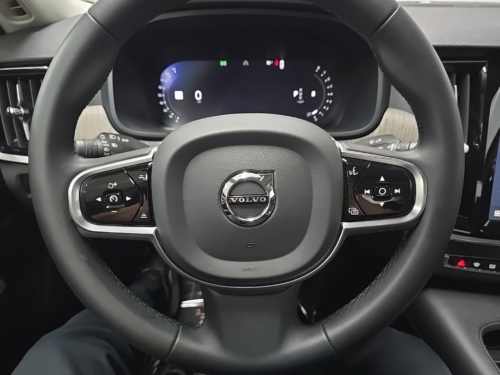 Used 2025 Volvo S90 B6 Plus AWD/4WD image 19