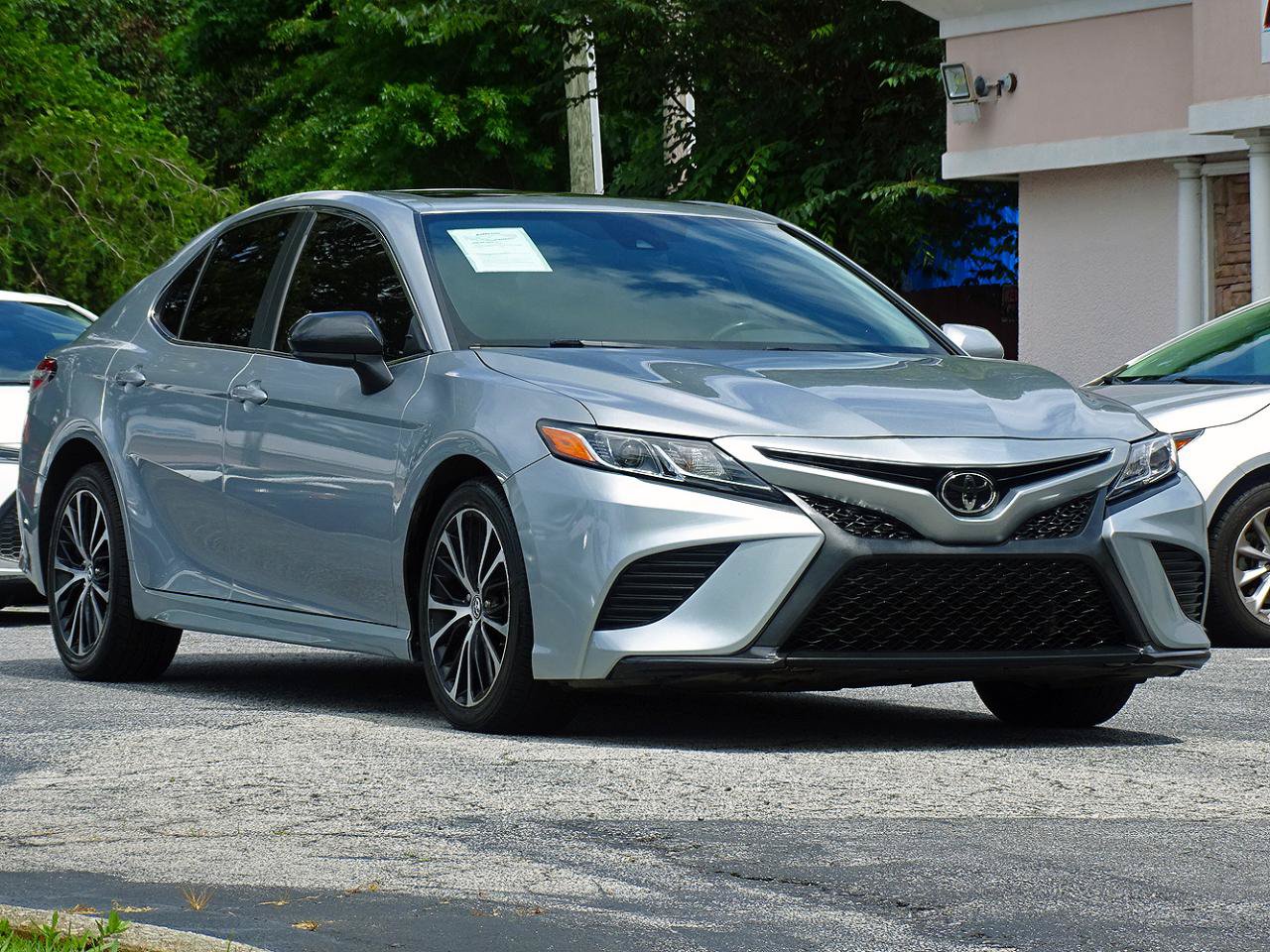 Used 2020 Toyota Camry SE FWD image 10